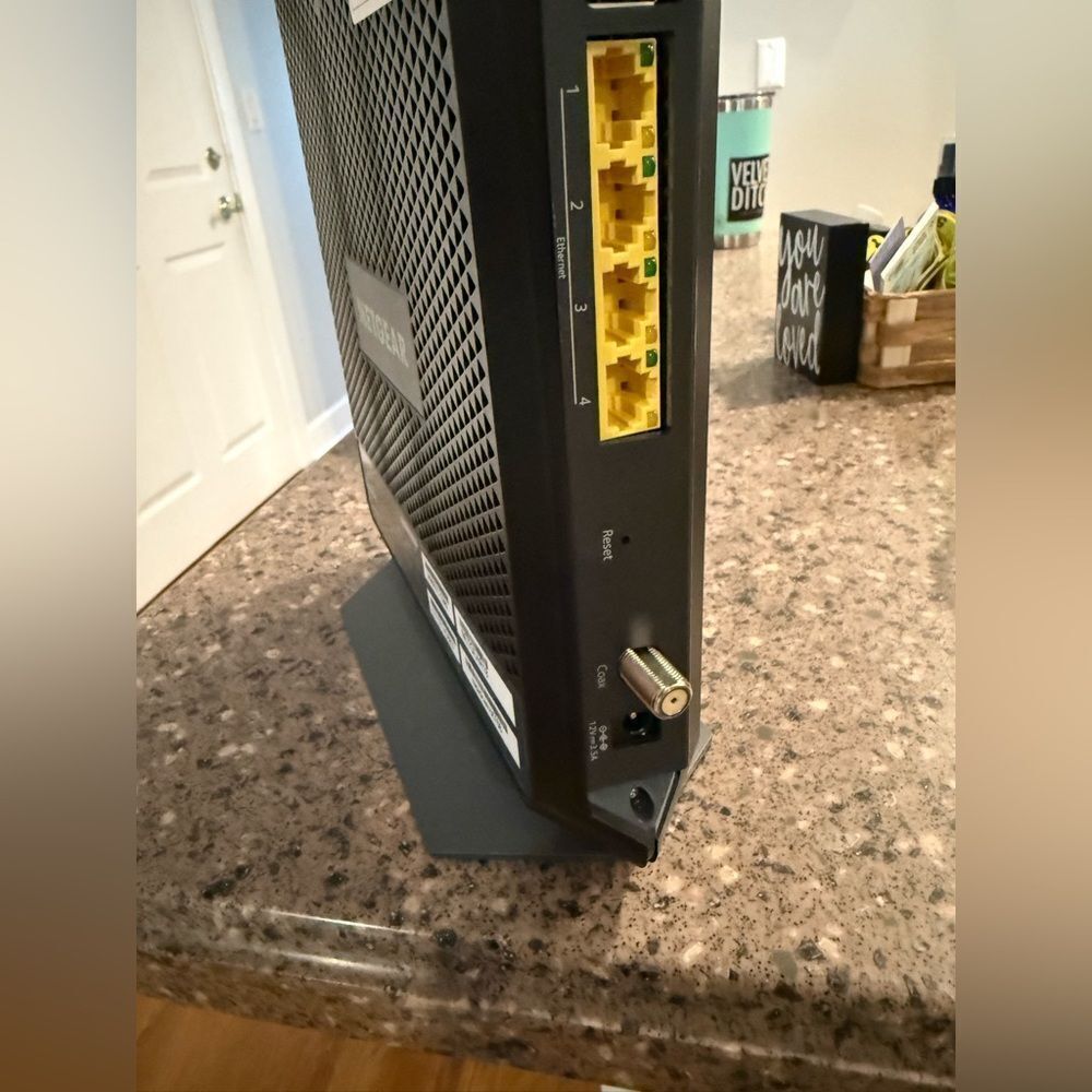 NETGEAR Black Modem-Router Combo with Sleek Design - Picture 9 of 12